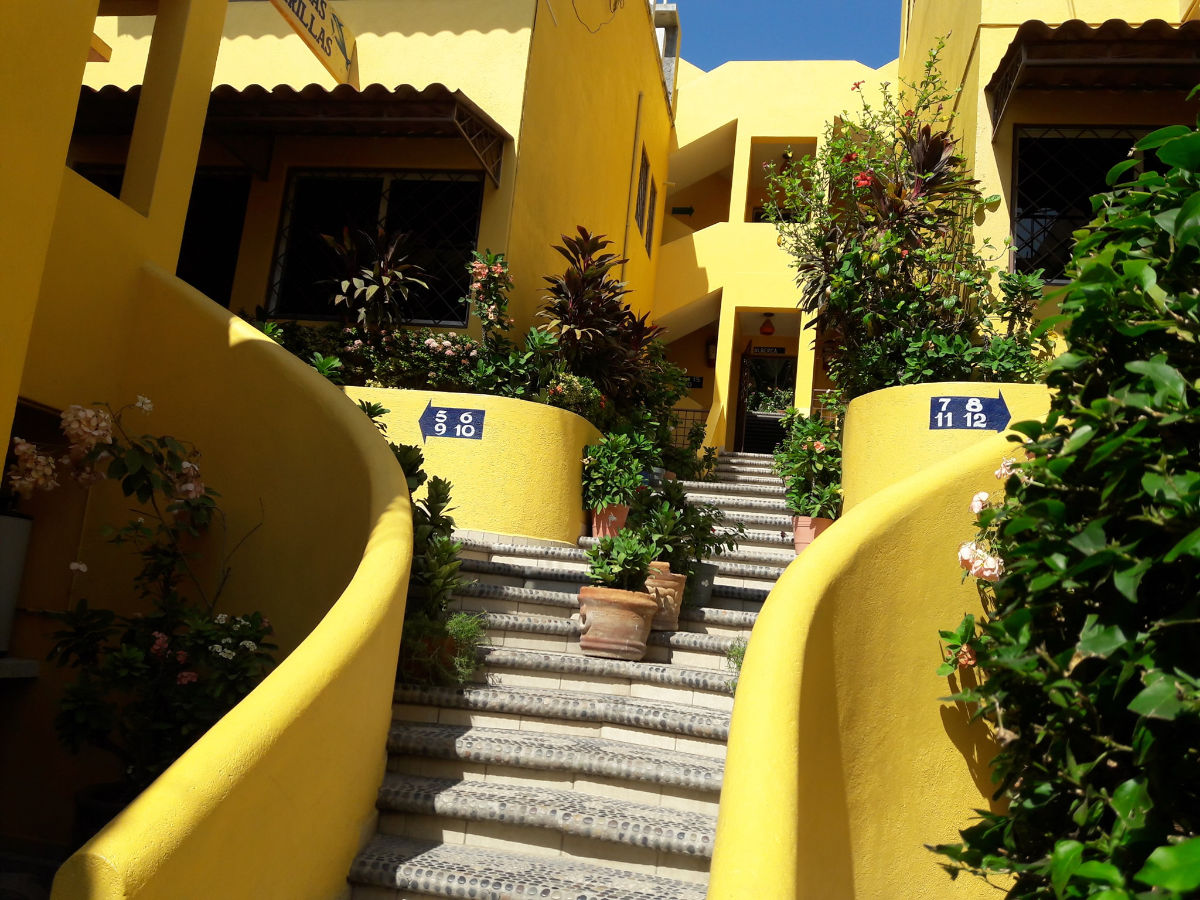 Villas amarillas Zihuatanejo